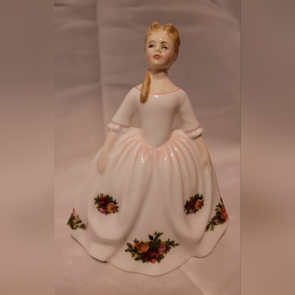 Royal Doultan Peggy Davies HN3482